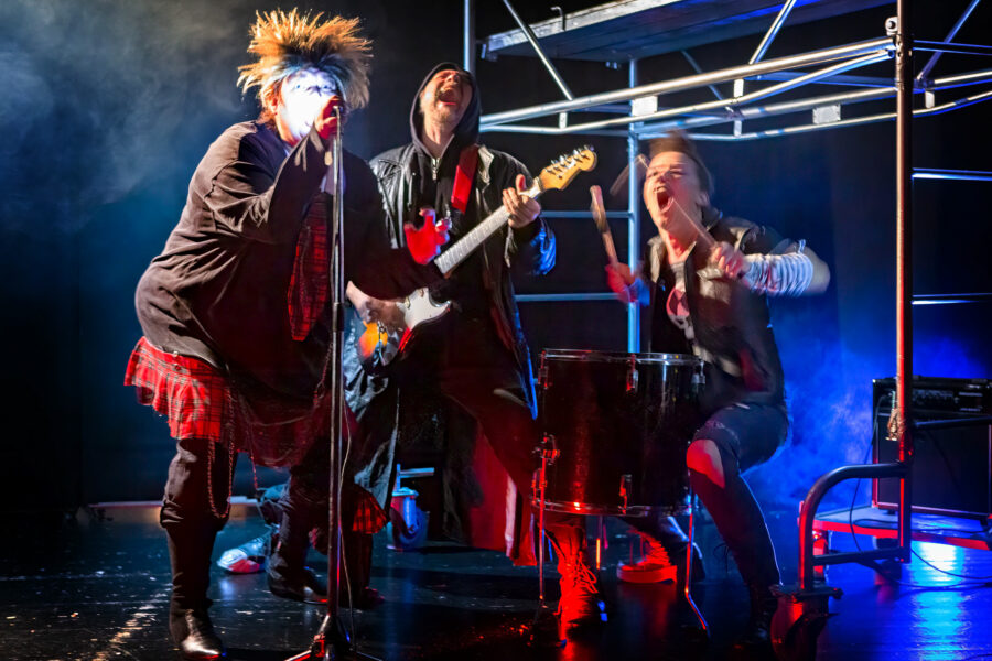 Korjaa meidät Kaabelsson: Teatteri ILMI Ö.